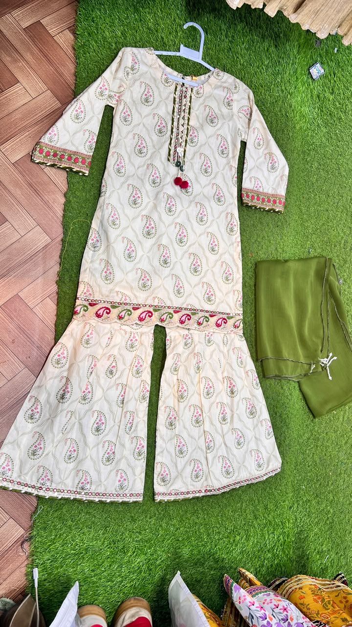 Ivory Paisley Print Gharara Suit - 2